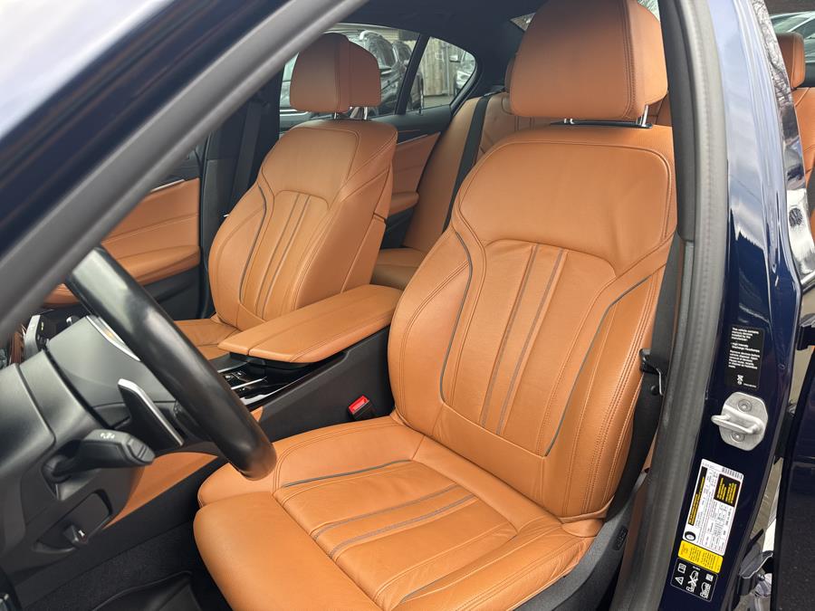 2021 BMW 5-Series M550i xDrive Sedan photo