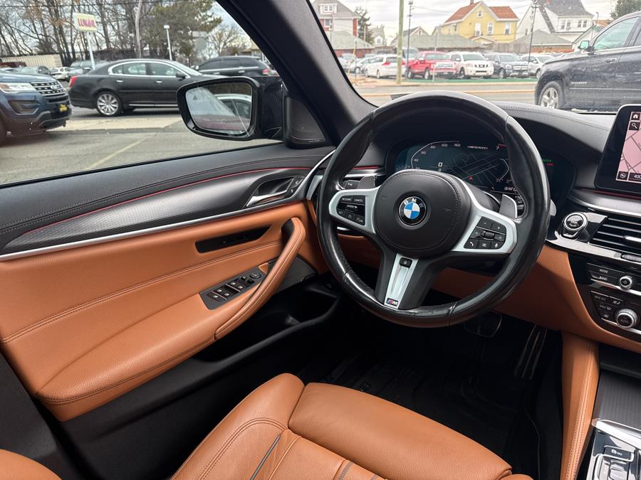 2021 BMW 5-Series M550i xDrive Sedan photo