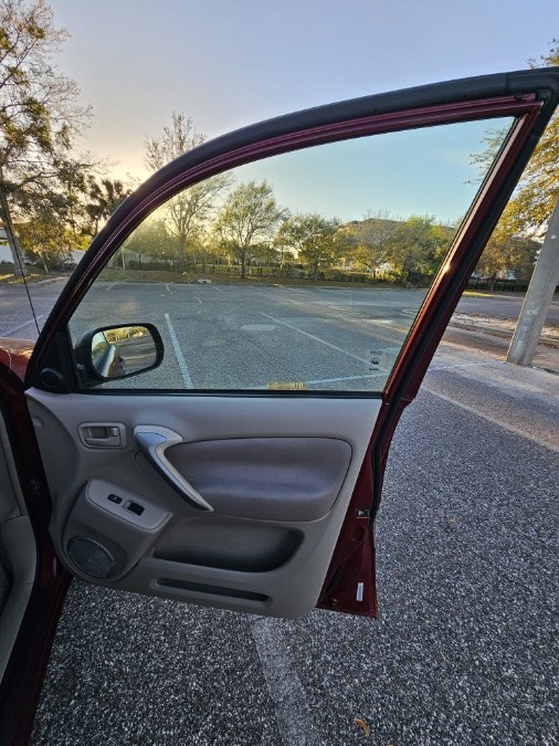 2004 Toyota RAV4 photo