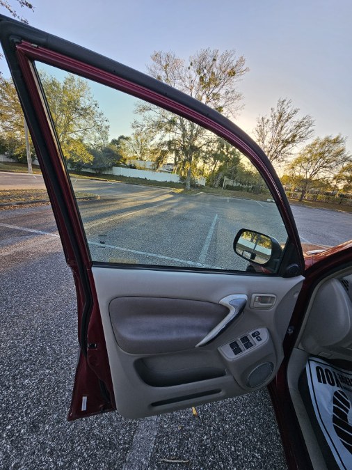 2004 Toyota RAV4 photo