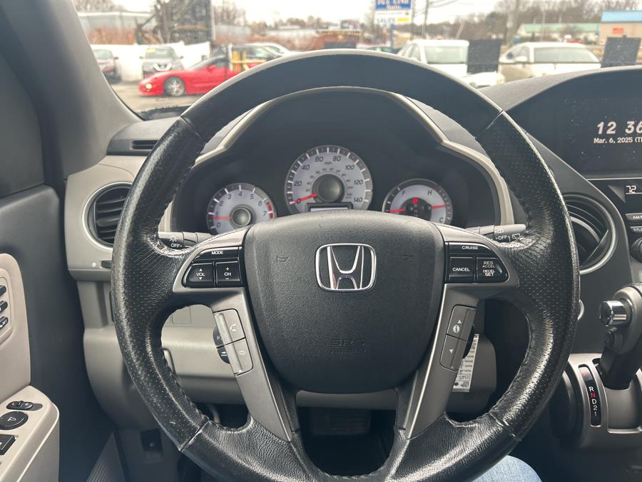 2015 Honda Pilot 4WD 4dr Touring w/RES & Navi photo