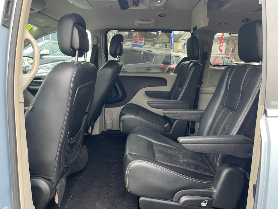 2013 Chrysler Town & Country Touring-L photo