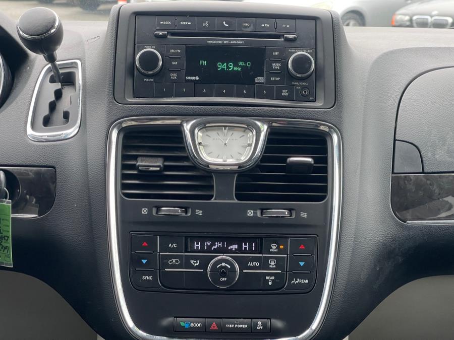 2013 Chrysler Town & Country Touring-L photo