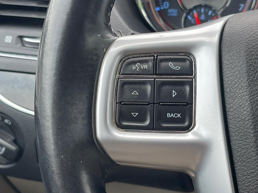 2013 Chrysler Town & Country Touring-L photo