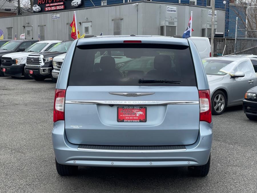 2013 Chrysler Town & Country Touring-L photo