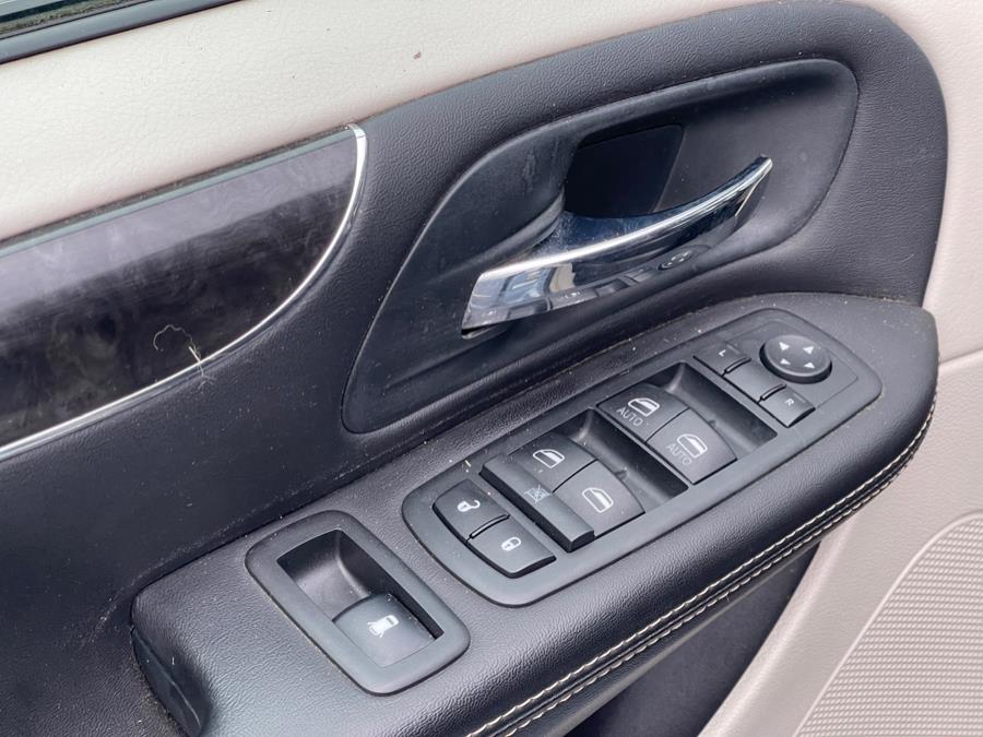 2013 Chrysler Town & Country Touring-L photo