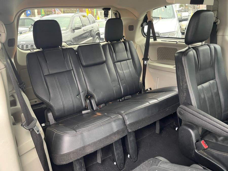 2013 Chrysler Town & Country Touring-L photo