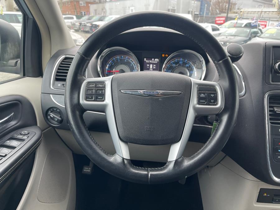 2013 Chrysler Town & Country Touring-L photo