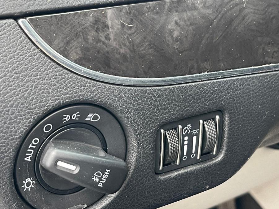2013 Chrysler Town & Country Touring-L photo