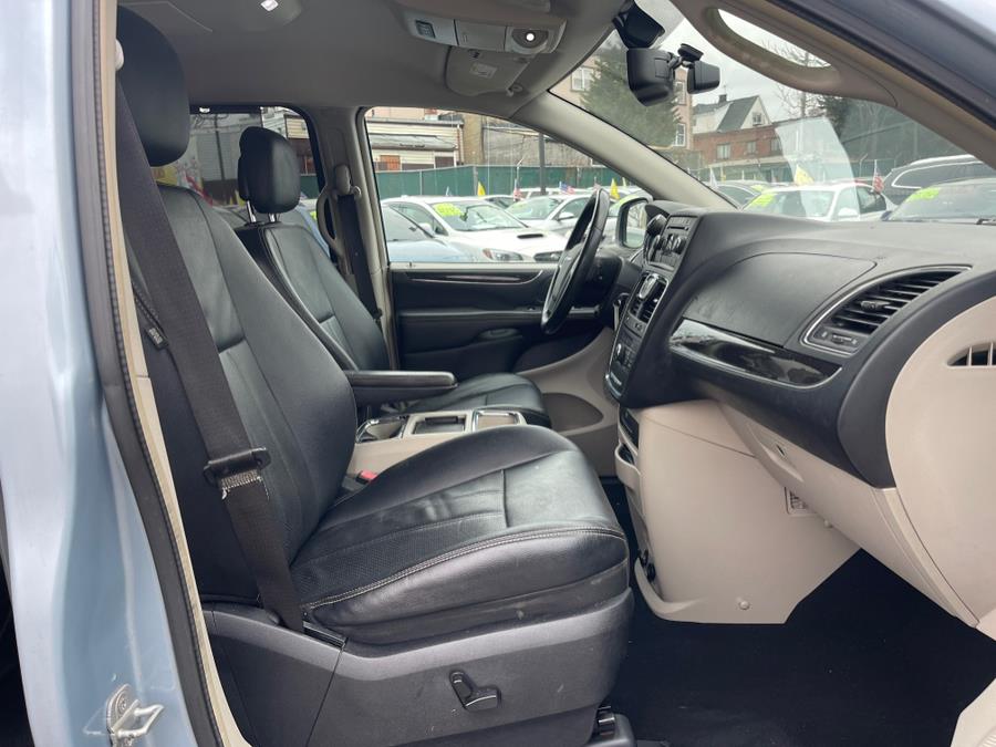 2013 Chrysler Town & Country Touring-L photo