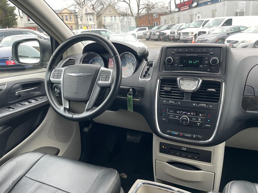 2013 Chrysler Town & Country Touring-L photo