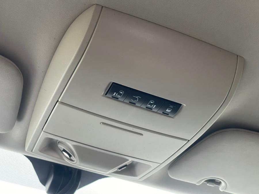 2013 Chrysler Town & Country Touring-L photo