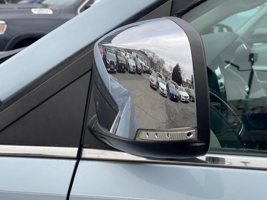 2013 Chrysler Town & Country Touring-L photo