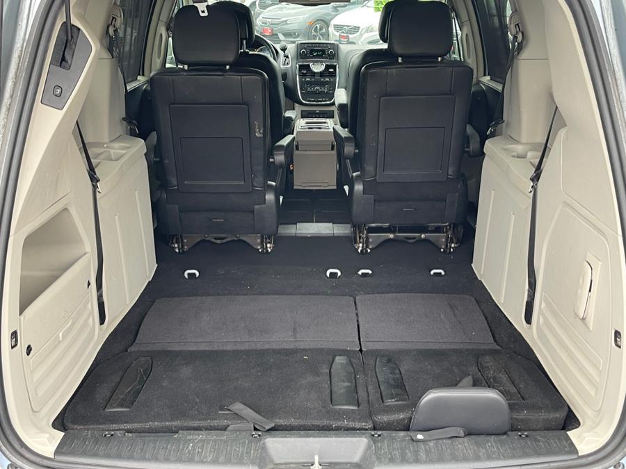 2013 Chrysler Town & Country Touring-L photo