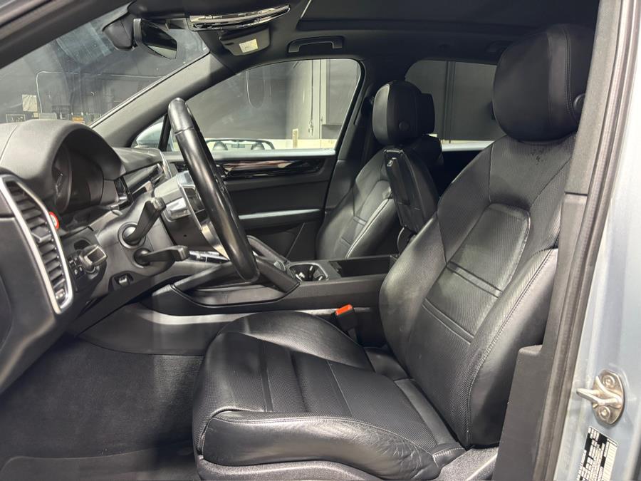 2021 Porsche Cayenne AWD photo