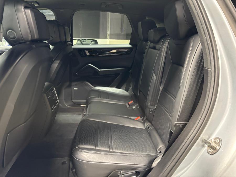 2021 Porsche Cayenne AWD photo