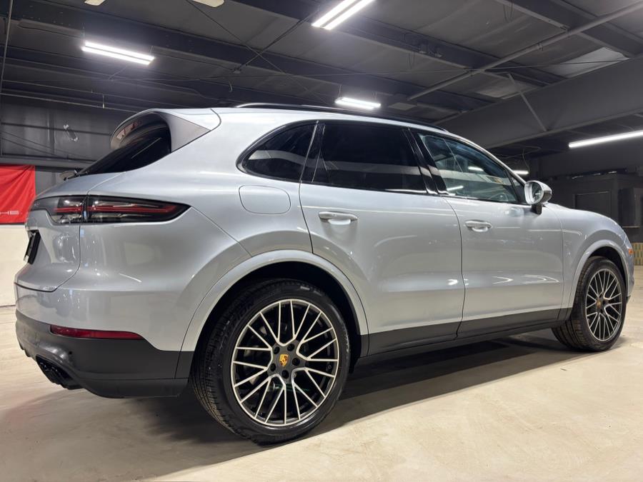 2021 Porsche Cayenne AWD photo