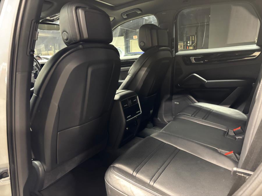 2021 Porsche Cayenne AWD photo