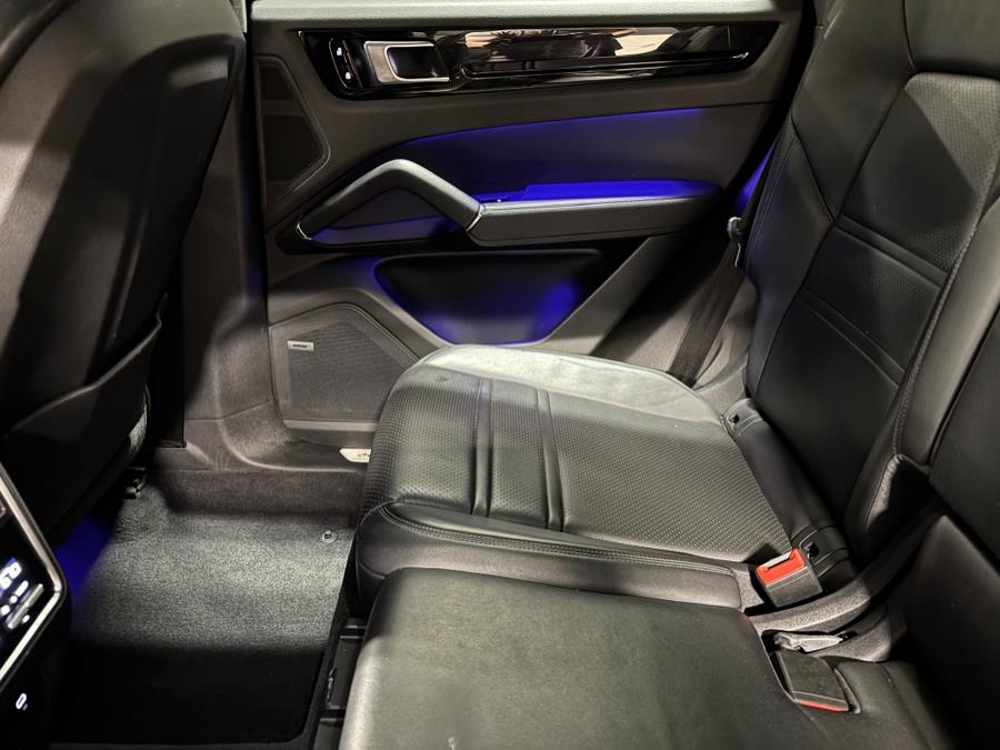 2021 Porsche Cayenne AWD photo