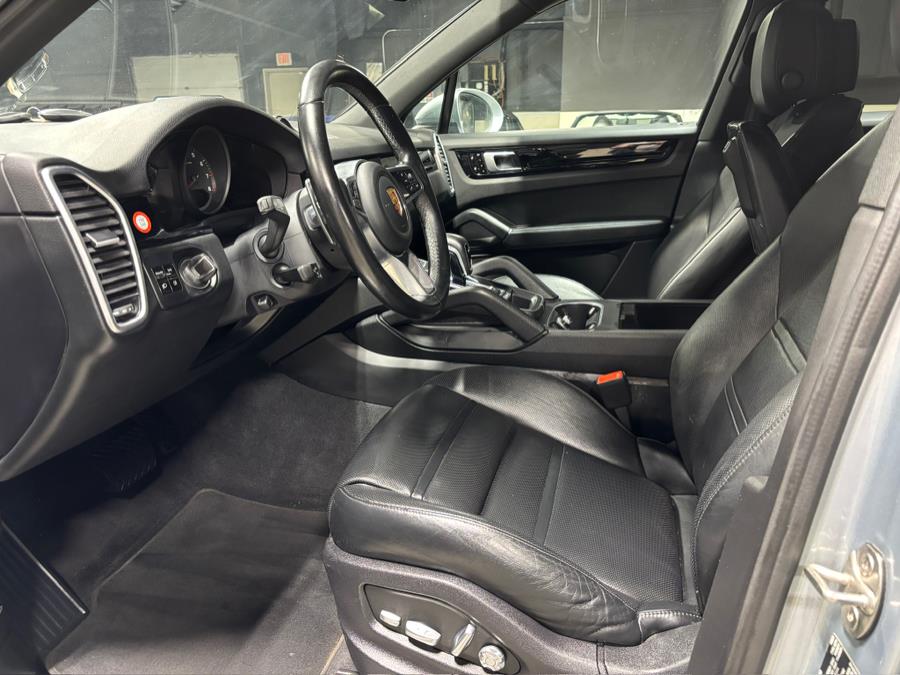 2021 Porsche Cayenne AWD photo