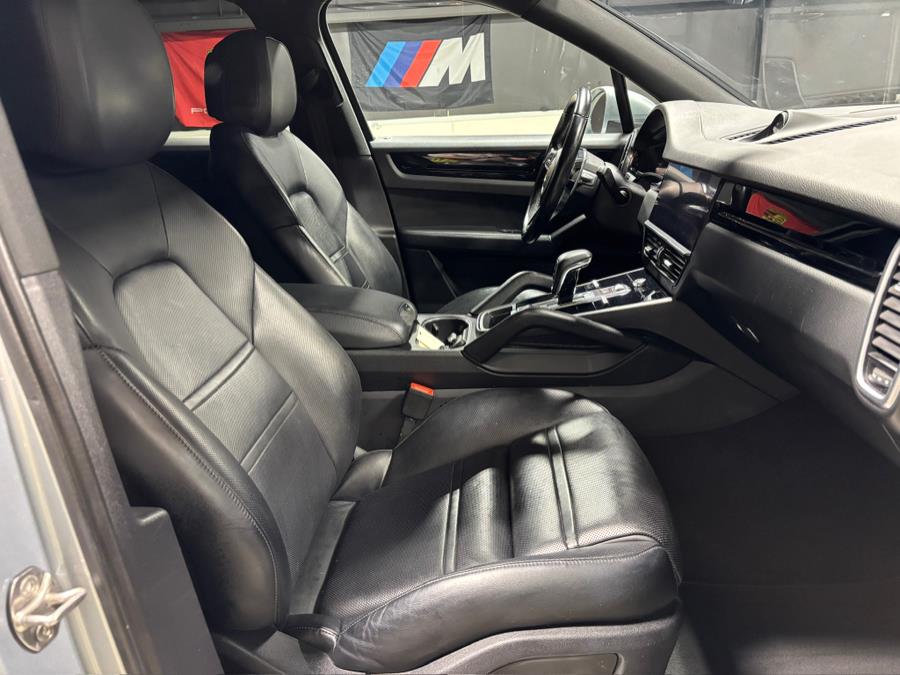 2021 Porsche Cayenne AWD photo