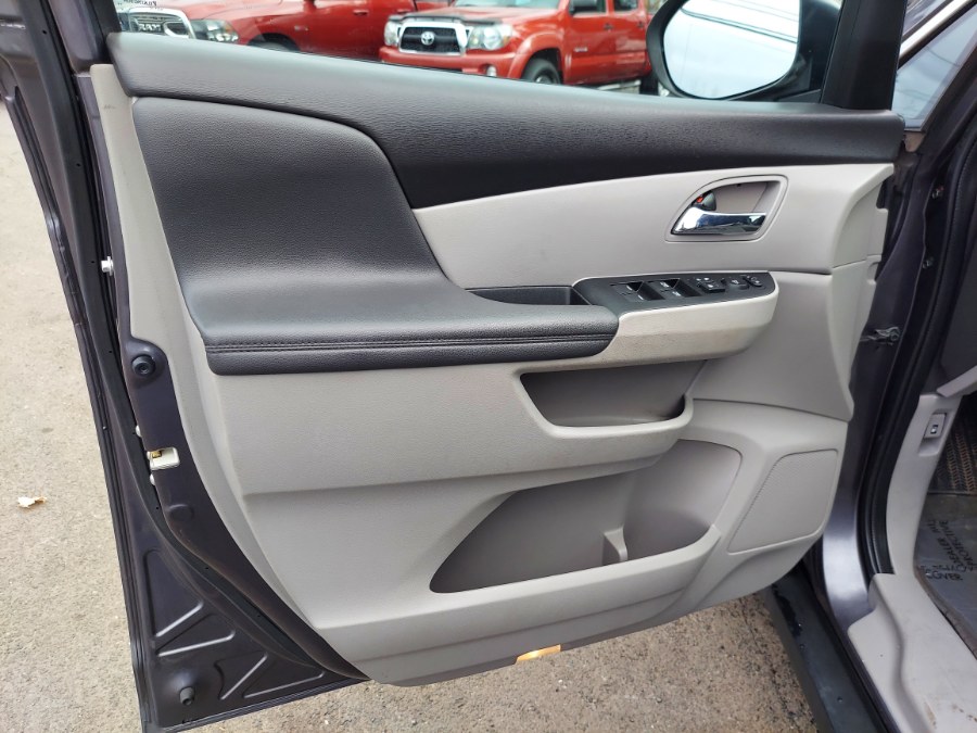 2016 Honda Odyssey 5dr SE photo
