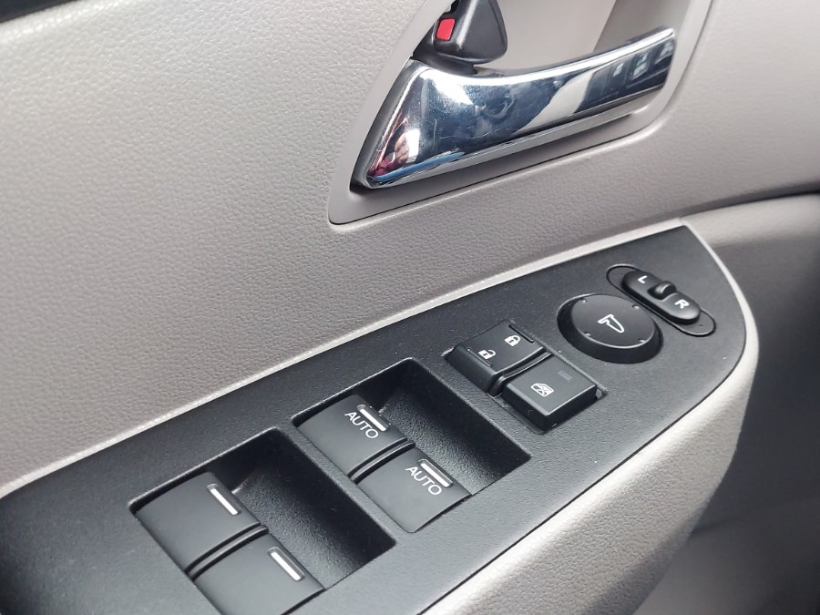 2016 Honda Odyssey 5dr SE photo