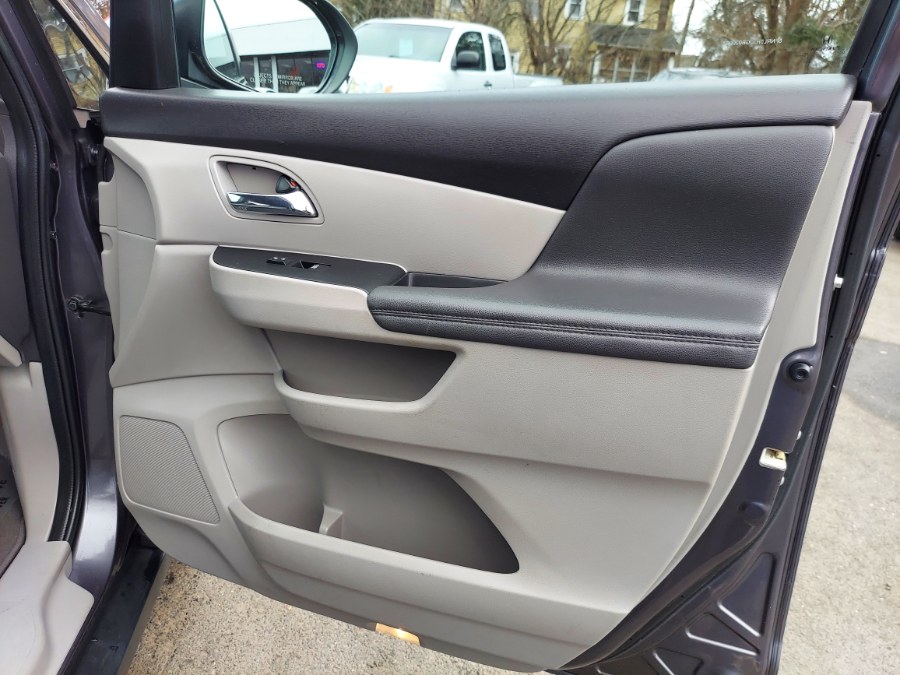 2016 Honda Odyssey 5dr SE photo