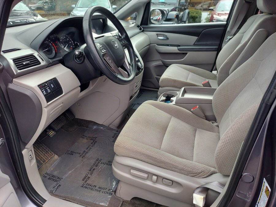 2016 Honda Odyssey 5dr SE photo