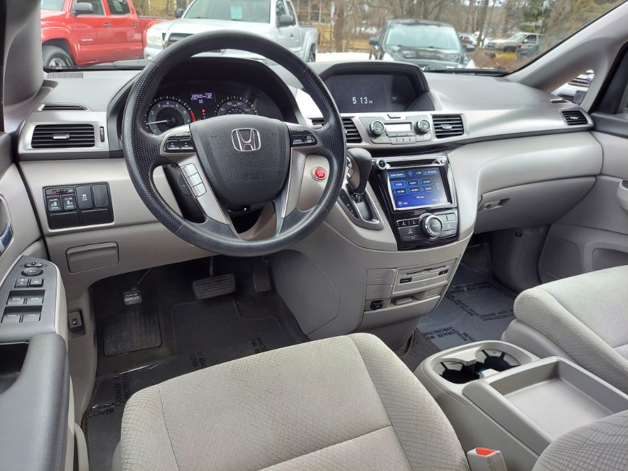 2016 Honda Odyssey 5dr SE photo
