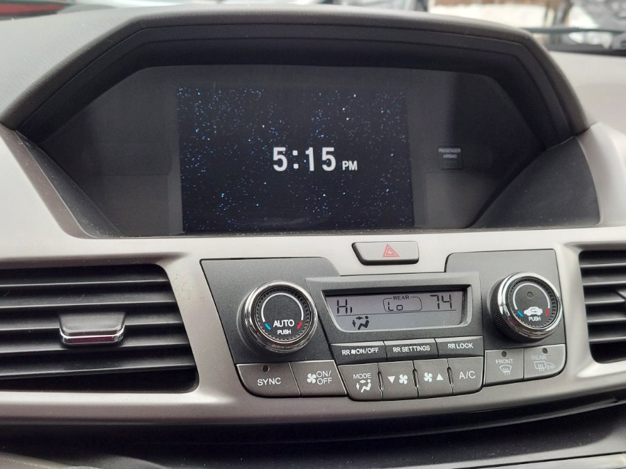 2016 Honda Odyssey 5dr SE photo
