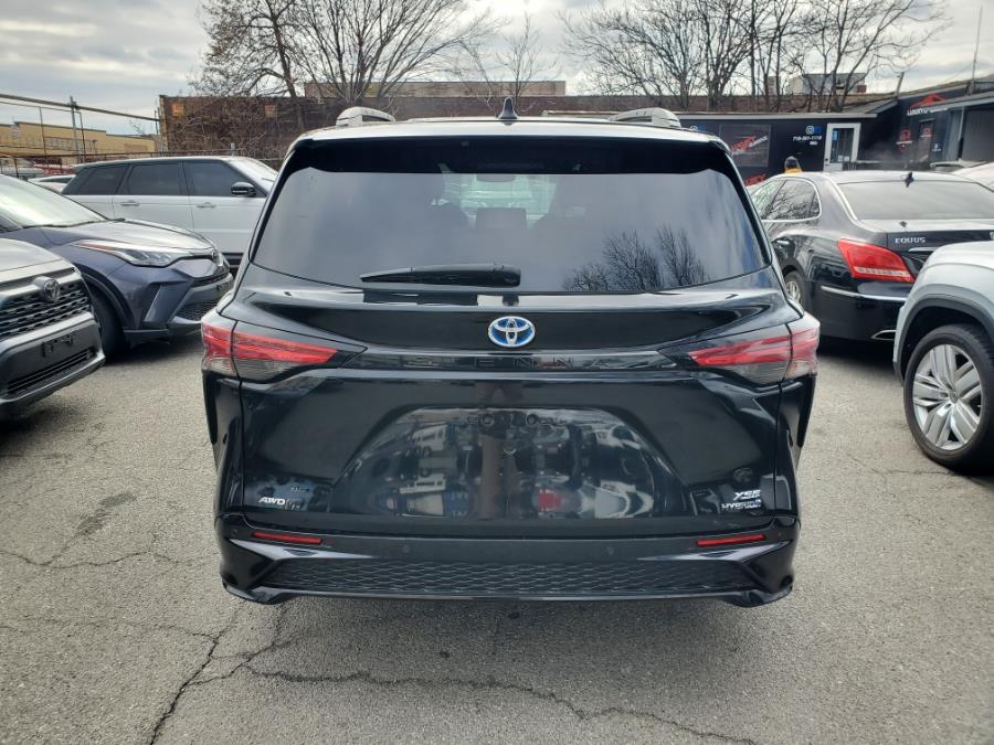 2022 Toyota Sienna XSE AWD 7-Passenger Natl photo