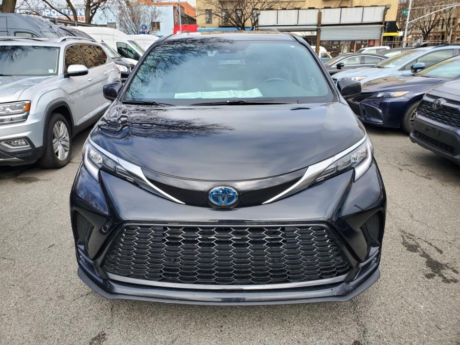 2022 Toyota Sienna XSE AWD 7-Passenger Natl photo