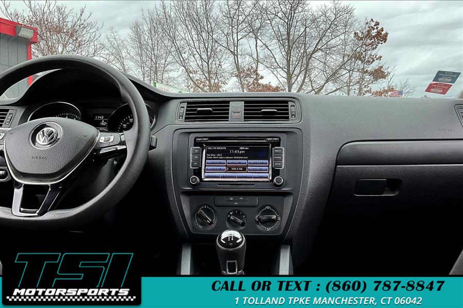 2015 Volkswagen Jetta Sedan 4dr Man 2.0L S photo