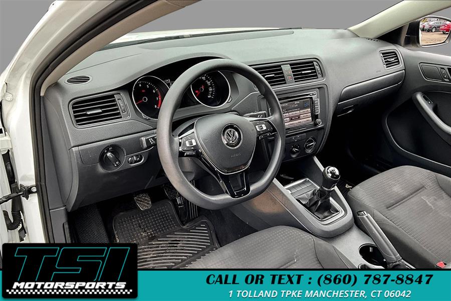 2015 Volkswagen Jetta Sedan 4dr Man 2.0L S photo