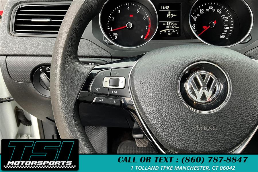 2015 Volkswagen Jetta Sedan 4dr Man 2.0L S photo