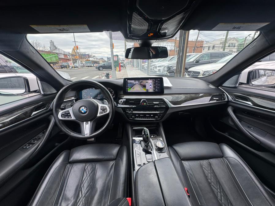 2021 BMW 5-Series M550i xDrive Sedan photo