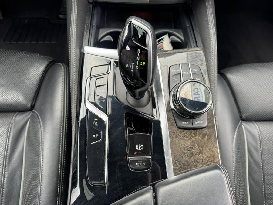 2021 BMW 5-Series M550i xDrive Sedan photo
