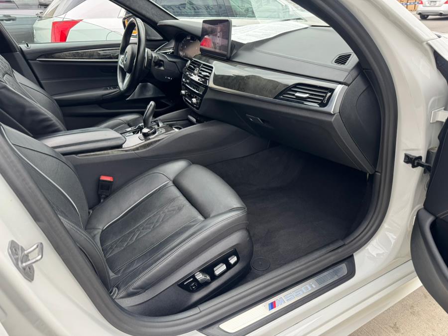 2021 BMW 5-Series M550i xDrive Sedan photo