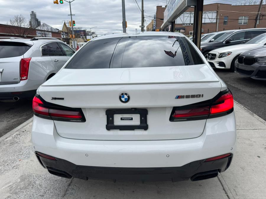 2021 BMW 5-Series M550i xDrive Sedan photo
