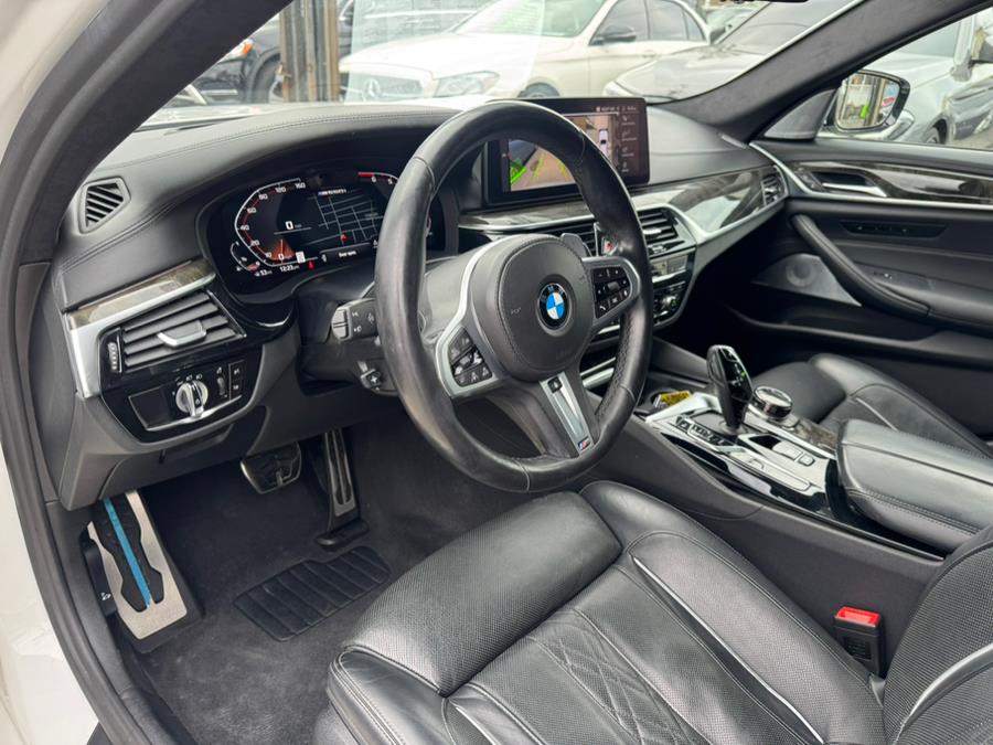 2021 BMW 5-Series M550i xDrive Sedan photo