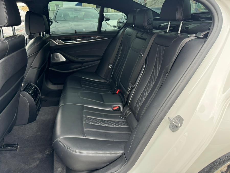 2021 BMW 5-Series M550i xDrive Sedan photo