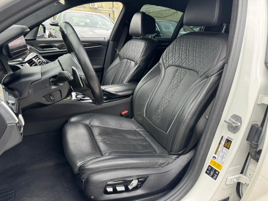 2021 BMW 5-Series M550i xDrive Sedan photo