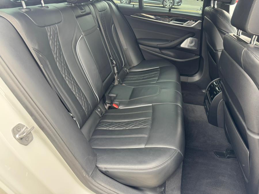2021 BMW 5-Series M550i xDrive Sedan photo