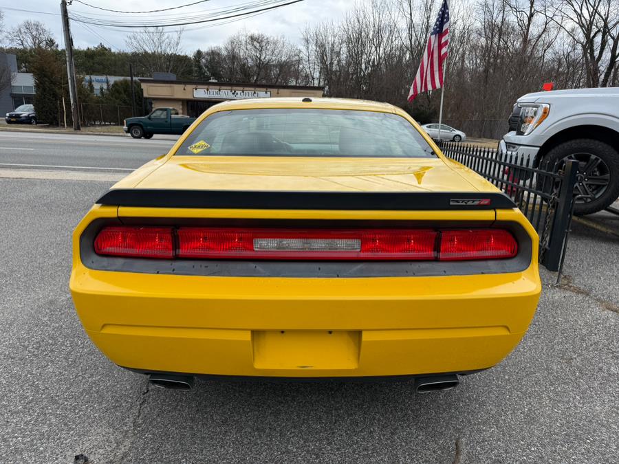 2010 Dodge Challenger SRT8 photo