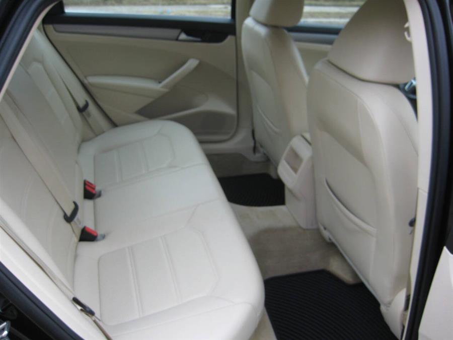 2015 Volkswagen Passat 1.8T Limited Edition 4dr Sedan photo