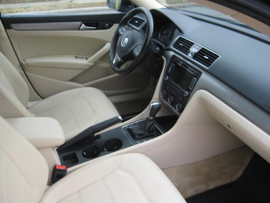 2015 Volkswagen Passat 1.8T Limited Edition 4dr Sedan photo