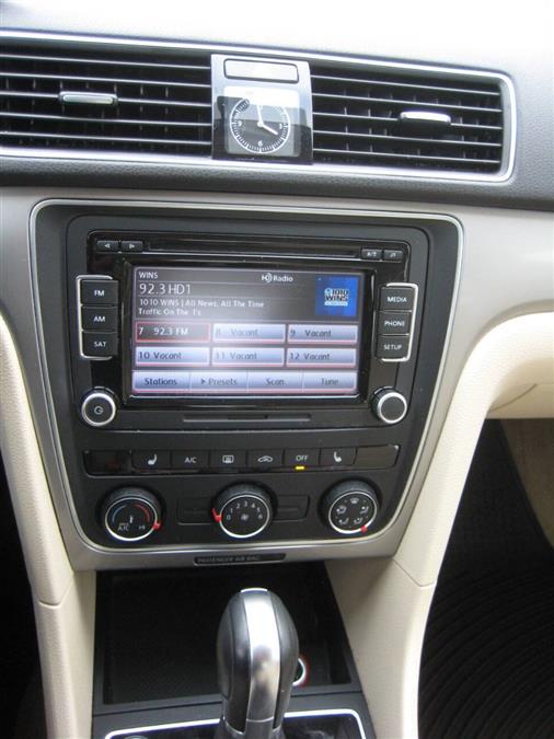 2015 Volkswagen Passat 1.8T Limited Edition 4dr Sedan photo