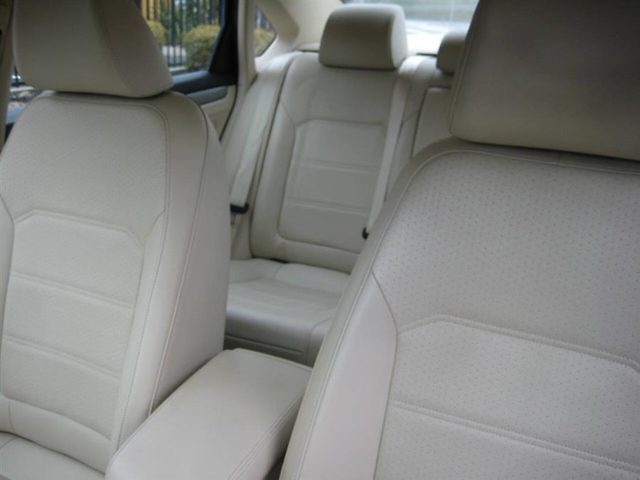2015 Volkswagen Passat 1.8T Limited Edition 4dr Sedan photo
