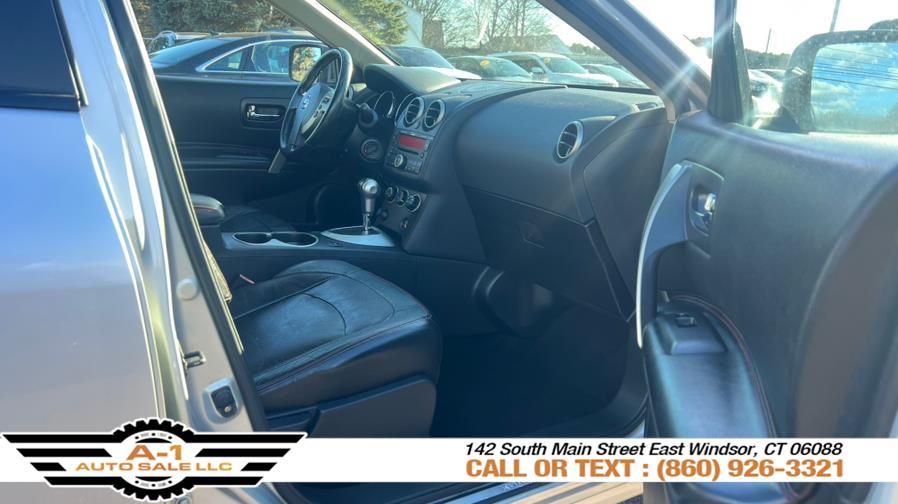 2010 Nissan Rogue S photo